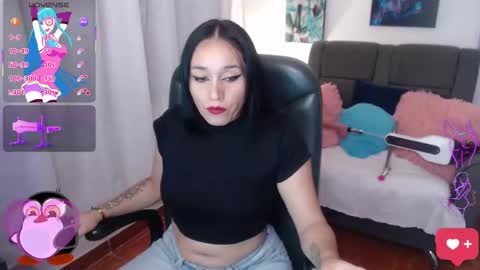 Snapshot of yeliana_sexy chatting on 02/24/25, 02:30 Valery  online show from 02/24/25, 02:30