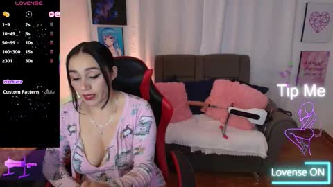 Snapshot of yeliana_sexy chatting on 09/19/25, 07:43 Valery  online show from 09/19/25, 07:43