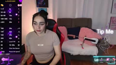 Snapshot of yeliana_sexy chatting on 09/25/25, 10:30 Valery  online show from 09/25/25, 10:30