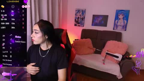 Snapshot of yeliana_sexy chatting on 10/27/25, 07:12 Valery  online show from 10/27/25, 07:12