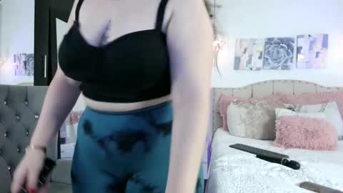 yellow_lily online show from 02/09/25, 05:01