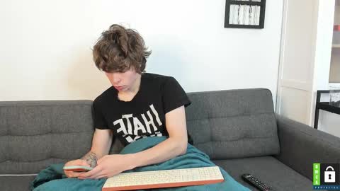 Yen online show from 10/12/25, 07:40