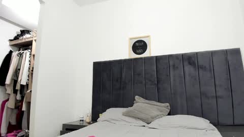 yenifer016 online show from 01/28/25, 05:00