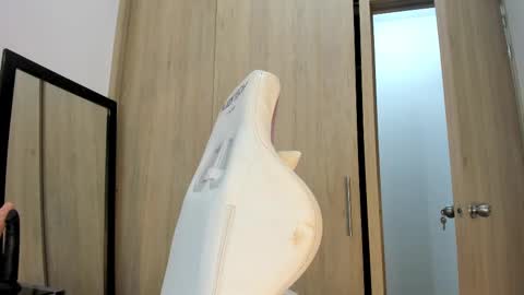 yenifer016 online show from 02/24/25, 03:55