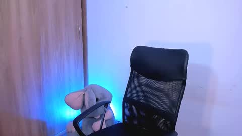 Yenifer Barahona Acuario online show from 12/13/25, 08:14