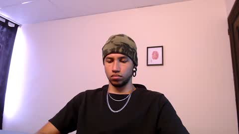 Snapshot of yerfon_s1 chatting on 12/12/24, 06:21 Yeff ind. model online show from 12/12/24, 06:21