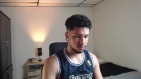 Snapshot of yerfon_s1 chatting on 11/23/25, 02:33 Yeff ind. model online show from 11/23/25, 02:33