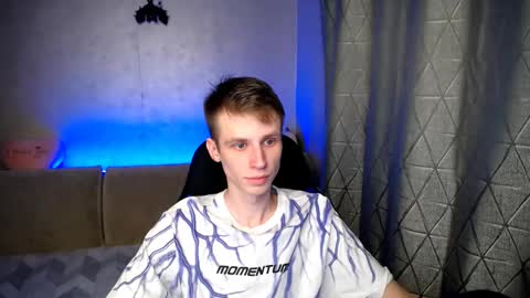 Snapshot of yes_cute_boy_ chatting on 03/02/25, 10:38 Eden online show from 03/02/25, 10:38