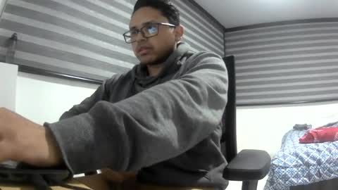 Snapshot of yesidxxx123_ chatting on 07/03/26, 02:29 yesidxxx123_ online show from 07/03/26, 02:29