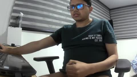 Snapshot of yesidxxx123_ chatting on 07/15/26, 03:45 yesidxxx123_ online show from 07/15/26, 03:45