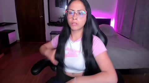 yesie_hot2 online show from 12/30/24, 02:09