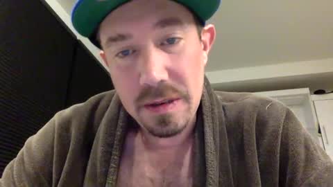 Snapshot of yesplesae chatting on 12/27/24, 10:34 yesplesae online show from 12/27/24, 10:34