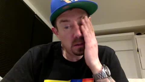 Snapshot of yesplesae chatting on 12/29/24, 10:01 yesplesae online show from 12/29/24, 10:01