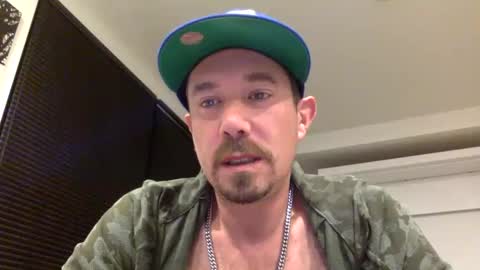 Snapshot of yesplesae chatting on 12/30/24, 10:21 yesplesae online show from 12/30/24, 10:21