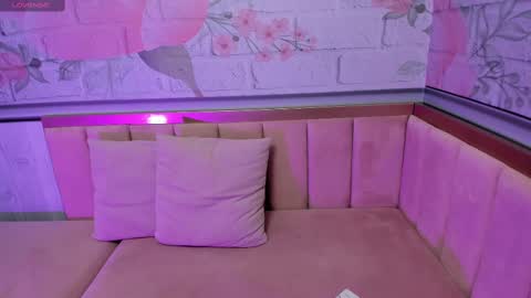 Snapshot of yess__daddy chatting on 02/11/25, 10:15 yess__daddy online show from 02/11/25, 10:15