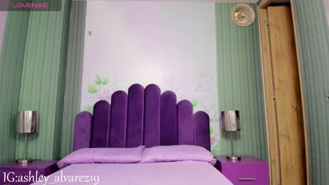 Snapshot of yess__daddy chatting on 02/26/25, 10:15 yess__daddy online show from 02/26/25, 10:15