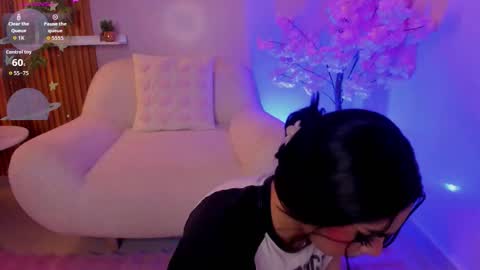 Snapshot of yess__daddy chatting on 09/25/25, 11:03 yess__daddy online show from 09/25/25, 11:03