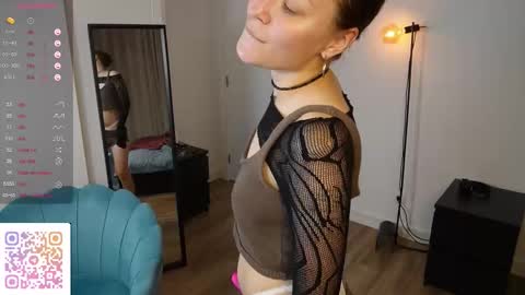 Kiki online show from 11/16/25, 03:50