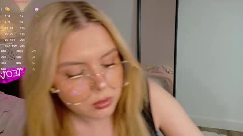 Kiki online show from 11/25/25, 07:14