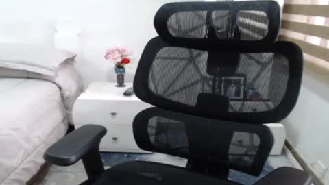 Snapshot of yessilatin chatting on 07/04/26, 01:06 jessy online show from 07/04/26, 01:06