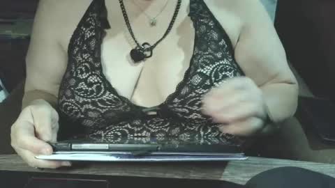 Snapshot of yessirprincesspet chatting on 06/21/26, 02:25 yessirprincesspet online show from 06/21/26, 02:25