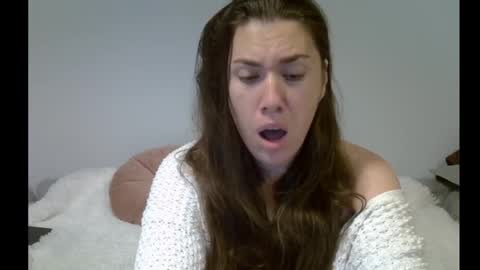 Kira online show from 10/10/25, 11:42