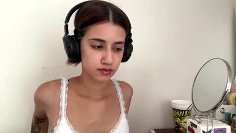 Snapshot of yettahagins chatting on 07/06/26, 01:08 Julia 3 online show from 07/06/26, 01:08