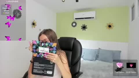 YEYE online show from 12/14/25, 03:23