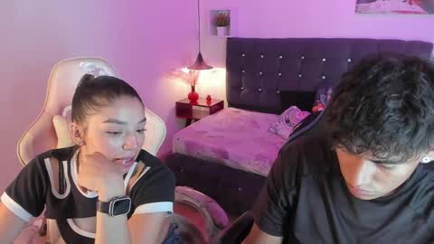 Snapshot of yiing_and_yang chatting on 09/17/25, 10:44 Yiing and yang online show from 09/17/25, 10:44