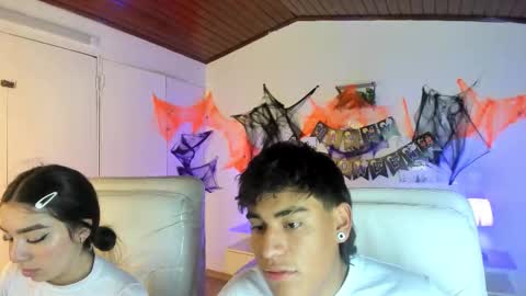 Snapshot of yiing_and_yang chatting on 10/17/25, 09:17 Yiing and yang online show from 10/17/25, 09:17