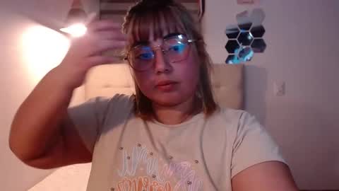 hii i am yini online show from 11/26/25, 03:29