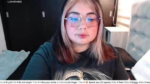hii i am yini online show from 04/17/26, 02:47