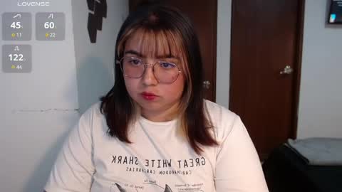hii i am yini online show from 06/04/26, 02:39