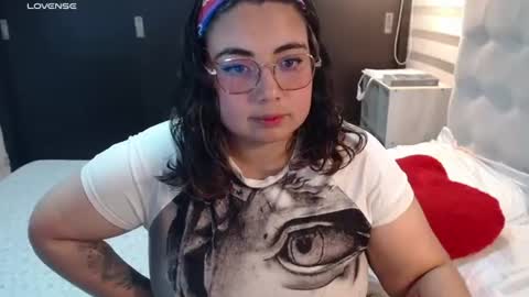hii i am yini online show from 06/26/26, 04:06