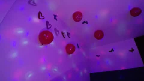 Yiny online show from 02/15/25, 08:33