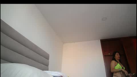 Snapshot of yinn_silver chatting on 07/06/26, 12:24 Yiny online show from 07/06/26, 12:24
