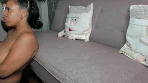 roxie reyes  online show from 12/04/25, 11:30