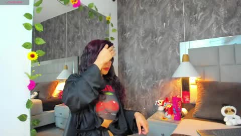 yiyisandoval online show from 04/04/26, 08:06