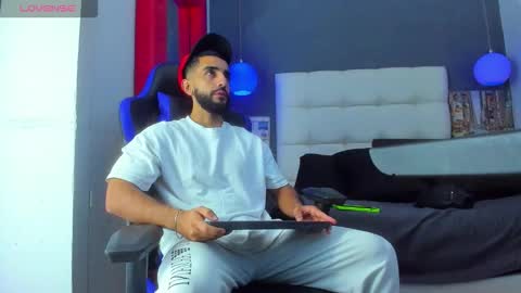 Yiyo online show from 12/15/25, 03:55