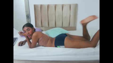 yizz_laan online show from 02/24/26, 12:19