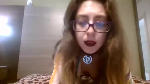 Snapshot of ykkrahs chatting on 11/17/25, 10:32 Alice Sharkky Sunshine Manson online show from 11/17/25, 10:32