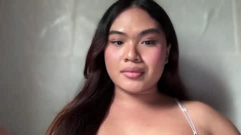 yllana love online show from 11/20/25, 06:35