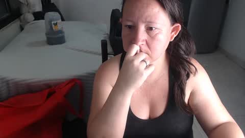 Snapshot of yohis_kiut25 chatting on 01/23/25, 03:37 yohis online show from 01/23/25, 03:37