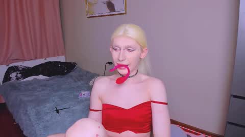 Mikaella - Mika online show from 12/22/25, 07:00