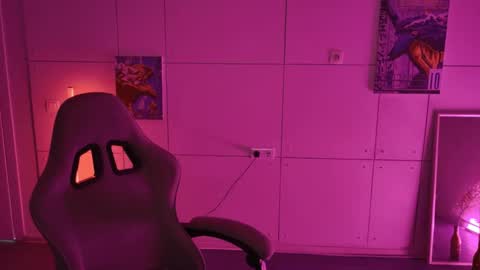 yoka_paradoxxx online show from 12/18/25, 05:24