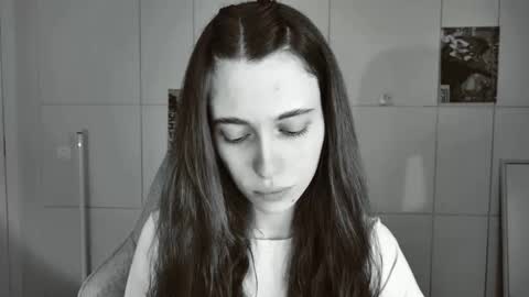 yoka_paradoxxx online show from 01/15/26, 01:37