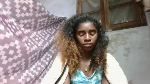 yolandrina05 online show from 09/15/25, 01:38