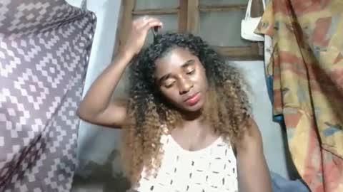 yolandrina05 online show from 09/17/25, 07:37