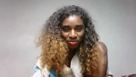 yolandrina05 online show from 09/19/25, 06:30