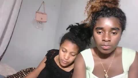 yolandrina05 online show from 10/03/25, 10:12